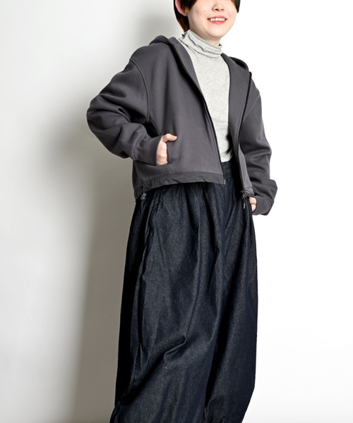 MARAI(マーライ)の「UVカット ボトルネック長袖カットソー 紫外線対策(Tシャツ/カットソー・レディース・ブラック/グレー/ホワイト/ネイビー/ライトグレー・LARGE/X-LARGE/MEDIUM)」の4枚目の写真