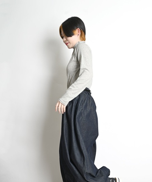 MARAI(マーライ)の「UVカット ボトルネック長袖カットソー 紫外線対策(Tシャツ/カットソー・レディース・ブラック/グレー/ホワイト/ネイビー/ライトグレー・LARGE/X-LARGE/MEDIUM)」の7枚目の写真