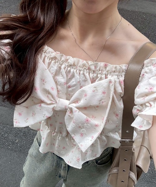 continuer de NICE CLAUP(コンティニューデナイスクラップ)の「【@_chipi2xセレクト】【ガーリーコーデに】オフショル2WAYブラウス(シャツ/ブラウス・レディース・その他2/その他3/その他1/その他4/その他5・FREE)」の2枚目の写真