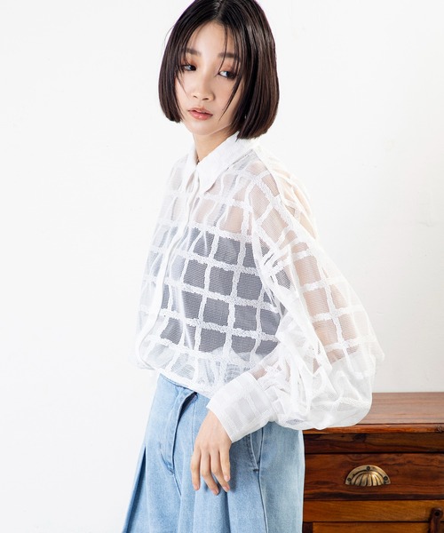 MILLION CARATS（ミリオンカラッツ）の「立体スリーブ×格子シアーで魅せる、大人のための軽やかシアーシャツ（シャツ/ブラウス・レディース・オフホワイト/ブラック・FREE）」の7枚目の写真