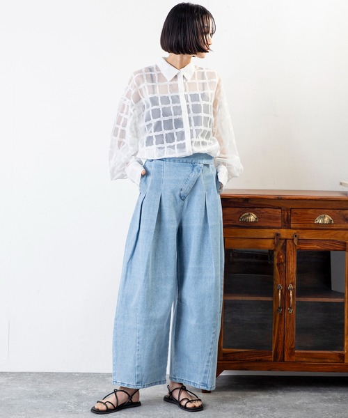 MILLION CARATS（ミリオンカラッツ）の「立体スリーブ×格子シアーで魅せる、大人のための軽やかシアーシャツ（シャツ/ブラウス・レディース・オフホワイト/ブラック・FREE）」の13枚目の写真