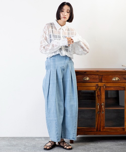 MILLION CARATS（ミリオンカラッツ）の「立体スリーブ×格子シアーで魅せる、大人のための軽やかシアーシャツ（シャツ/ブラウス・レディース・オフホワイト/ブラック・FREE）」の14枚目の写真