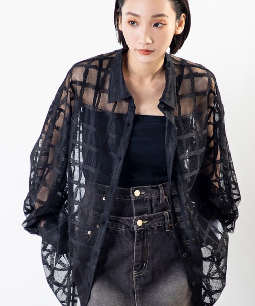 MILLION CARATS（ミリオンカラッツ）の「立体スリーブ×格子シアーで魅せる、大人のための軽やかシアーシャツ（シャツ/ブラウス・レディース・オフホワイト/ブラック・FREE）」の17枚目の写真