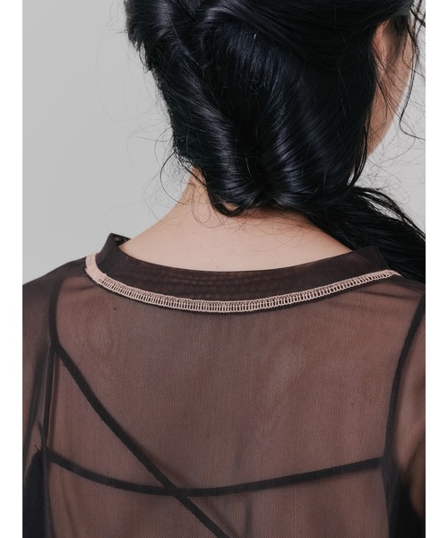 DOLLUPOOPS（ドールアップウップス）の「スリーブメッシュ配色ステッチシアートップス（Tシャツ/カットソー・レディース・ブラック/オフホワイト/ブラウン・38）」の9枚目の写真