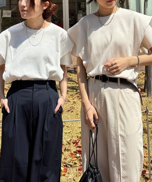ISOOK（アイスー）の「【ISOOK / アイスー】ラッフルショルダーワッフルT / ラッフルスリーブ フレアスリーブ プルオーバー ブラウス Tシャツ ワッフル生地 サーマル 半袖 夏服 夏トップス 春服 春トップス ZOZOTOWN限定（Tシャツ/カットソー・レディース・ホワイト/アイボリー/ブラック・FREE）」の2枚目の写真