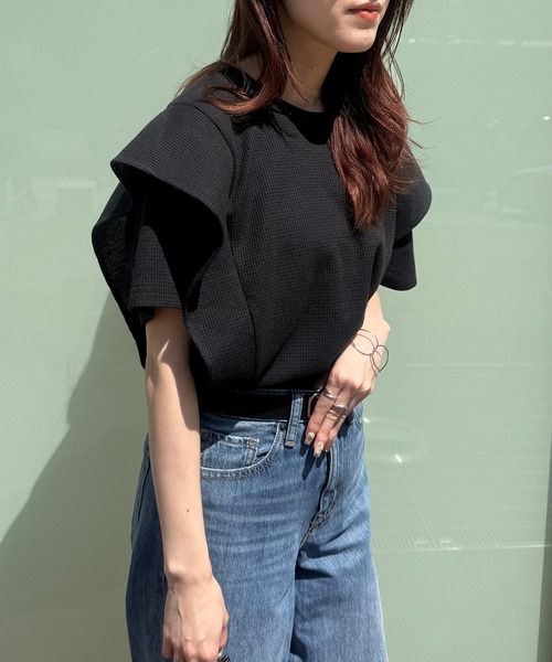 ISOOK（アイスー）の「【ISOOK / アイスー】ラッフルショルダーワッフルT / ラッフルスリーブ フレアスリーブ プルオーバー ブラウス Tシャツ ワッフル生地 サーマル 半袖 夏服 夏トップス 春服 春トップス ZOZOTOWN限定（Tシャツ/カットソー・レディース・ホワイト/アイボリー/ブラック・FREE）」の3枚目の写真