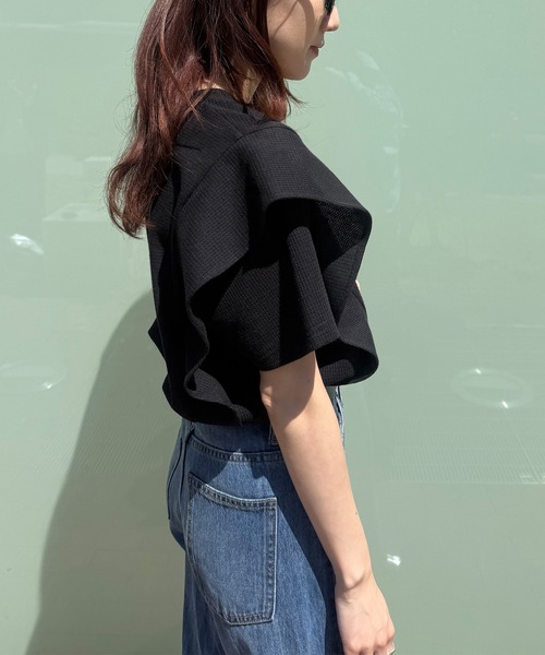 ISOOK（アイスー）の「【ISOOK / アイスー】ラッフルショルダーワッフルT / ラッフルスリーブ フレアスリーブ プルオーバー ブラウス Tシャツ ワッフル生地 サーマル 半袖 夏服 夏トップス 春服 春トップス ZOZOTOWN限定（Tシャツ/カットソー・レディース・ホワイト/アイボリー/ブラック・FREE）」の15枚目の写真
