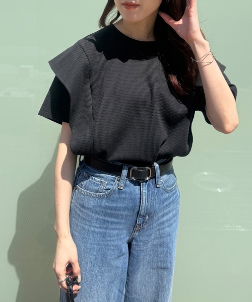 ISOOK（アイスー）の「【ISOOK / アイスー】ラッフルショルダーワッフルT / ラッフルスリーブ フレアスリーブ プルオーバー ブラウス Tシャツ ワッフル生地 サーマル 半袖 夏服 夏トップス 春服 春トップス ZOZOTOWN限定（Tシャツ/カットソー・レディース・ホワイト/アイボリー/ブラック・FREE）」の4枚目の写真