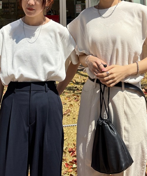 ISOOK（アイスー）の「【ISOOK / アイスー】ラッフルショルダーワッフルT / ラッフルスリーブ フレアスリーブ プルオーバー ブラウス Tシャツ ワッフル生地 サーマル 半袖 夏服 夏トップス 春服 春トップス ZOZOTOWN限定（Tシャツ/カットソー・レディース・ホワイト/アイボリー/ブラック・FREE）」の6枚目の写真