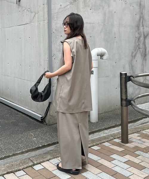 feepur（フェピュール）の「【セットアップ可】Vネックノースリーブプルオーバー（その他トップス・レディース・ブラック/グレイッシュベージュ/チャコールグレー/ブラウン・MEDIUM）」の22枚目の写真