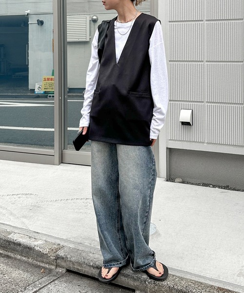 feepur（フェピュール）の「【セットアップ可】Vネックノースリーブプルオーバー（その他トップス・レディース・ブラック/グレイッシュベージュ/チャコールグレー/ブラウン・MEDIUM）」の5枚目の写真