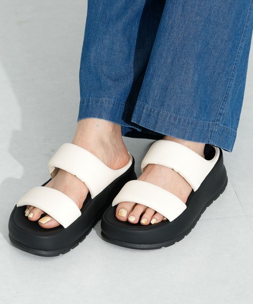 MOHI（モヒ）の「MOHI　ダブルストラップサンダル（サンダル・レディース・ブラック/オフホワイト・37/38）」の2枚目の写真