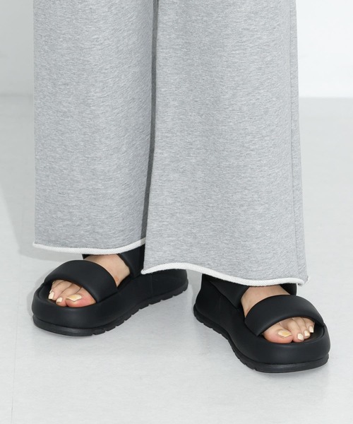 MOHI（モヒ）の「MOHI　ダブルストラップサンダル（サンダル・レディース・ブラック/オフホワイト・37/38）」の4枚目の写真