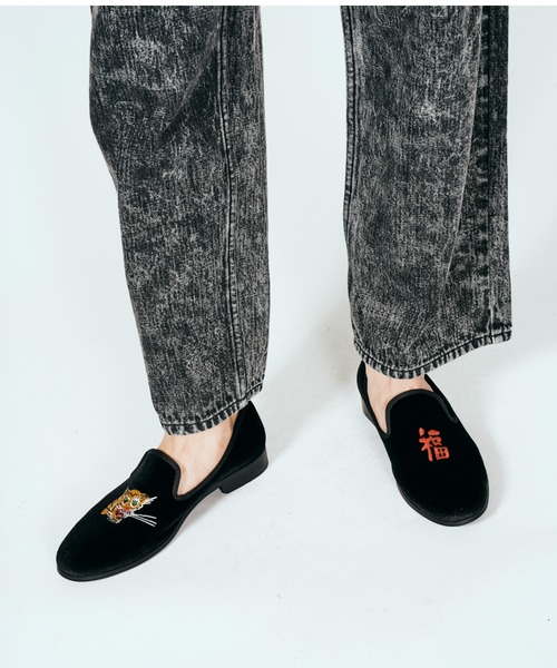 THRIFTY LOOK(スリフティールック)の「THRIFTY LOOK / スリフティールック "福"OPERA PUMPS(スリッポン・メンズ・ブラック/ブラック系1・10/9)」の6枚目の写真
