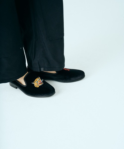 THRIFTY LOOK(スリフティールック)の「THRIFTY LOOK / スリフティールック "福"OPERA PUMPS(スリッポン・メンズ・ブラック/ブラック系1・10/9)」の8枚目の写真