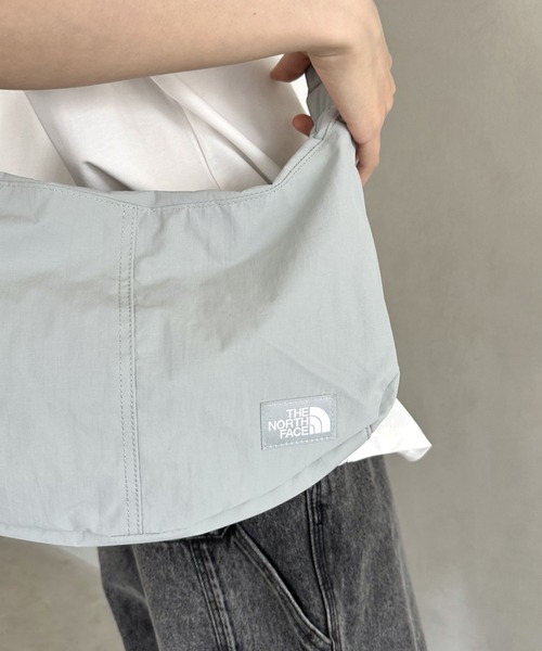 THE NORTH FACE（ザノースフェイス）の「国内未発売 THE NORTH FACE(ザ・ノースフェイス)/軽量 ショルダー ホーボー クロスバッグ/URBAN CROSS BAG M（ショルダーバッグ・レディース・ライトグレー/ブラック/クリーム/ライラック・FREE）」の22枚目の写真