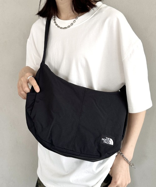 THE NORTH FACE（ザノースフェイス）の「国内未発売 THE NORTH FACE(ザ・ノースフェイス)/軽量 ショルダー ホーボー クロスバッグ/URBAN CROSS BAG M（ショルダーバッグ・レディース・ライトグレー/ブラック/クリーム/ライラック・FREE）」の6枚目の写真