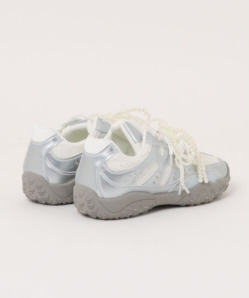Shoes in Closet（シューズインクローゼット）の「軽量 2WAY パール付 チュールリボン ダブル レースアップ スニーカー 531（スニーカー・レディース・ホワイト/シルバー・S/M/L/LL）」の17枚目の写真