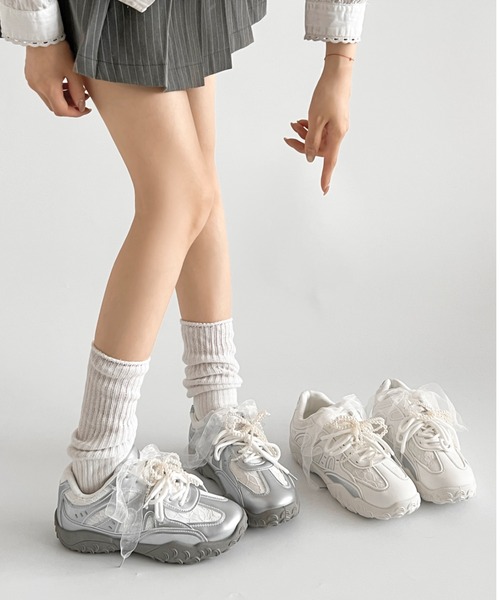 Shoes in Closet（シューズインクローゼット）の「軽量 2WAY パール付 チュールリボン ダブル レースアップ スニーカー 531（スニーカー・レディース・ホワイト/シルバー・S/M/L/LL）」の4枚目の写真