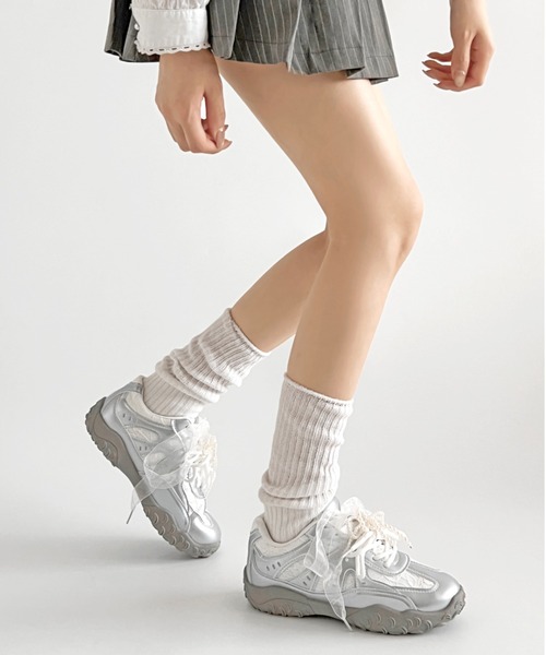 Shoes in Closet（シューズインクローゼット）の「軽量 2WAY パール付 チュールリボン ダブル レースアップ スニーカー 531（スニーカー・レディース・ホワイト/シルバー・S/M/L/LL）」の13枚目の写真