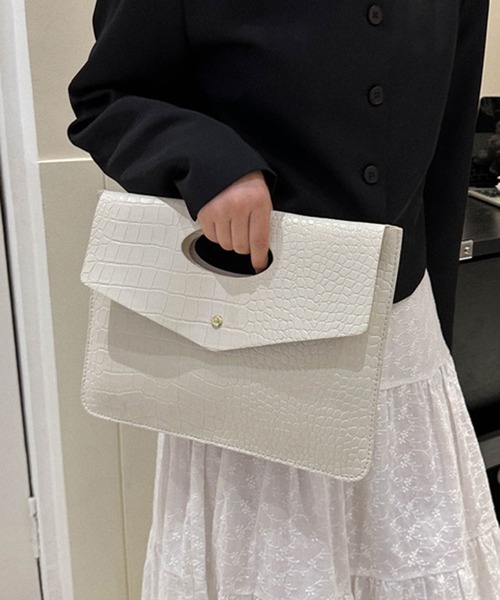 STYLEBLOCK（スタイルブロック）の「クロコダイル調素材クラッチバッグ（クラッチバッグ・レディース・グリーン/ピンク/ホワイト/ブラウン/オレンジ/イエロー/ブラック/ブルー・FREE）」の2枚目の写真