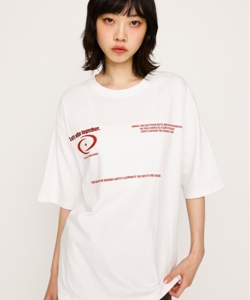 SLY（スライ）の「FRONT LOGO C/N TOPS フロント ロゴ クルーネック トップス（Tシャツ/カットソー・レディース・杢グレー/ホワイト/レッド/ネイビー・FREE）」の2枚目の写真