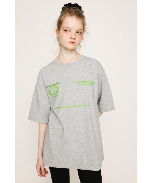 SLY（スライ）の「FRONT LOGO C/N TOPS フロント ロゴ クルーネック トップス（Tシャツ/カットソー・レディース・杢グレー/ホワイト/レッド/ネイビー・FREE）」の9枚目の写真