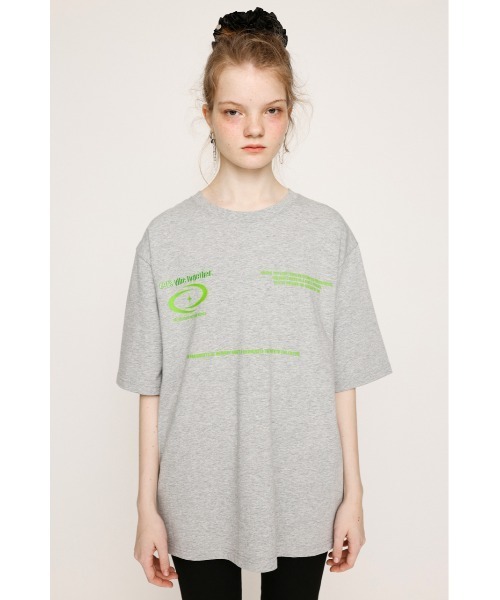 SLY（スライ）の「FRONT LOGO C/N TOPS フロント ロゴ クルーネック トップス（Tシャツ/カットソー・レディース・杢グレー/ホワイト/レッド/ネイビー・FREE）」の11枚目の写真