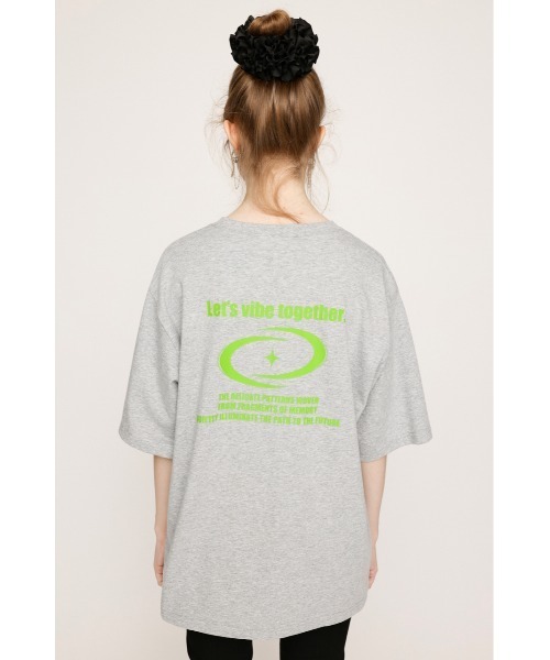 SLY（スライ）の「FRONT LOGO C/N TOPS フロント ロゴ クルーネック トップス（Tシャツ/カットソー・レディース・杢グレー/ホワイト/レッド/ネイビー・FREE）」の12枚目の写真