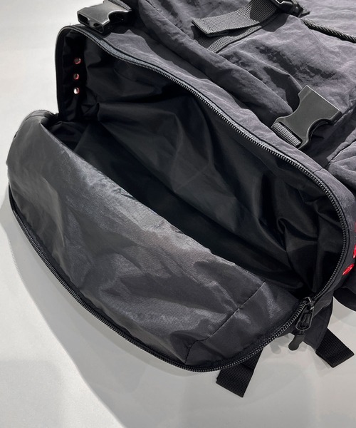 Reebok（リーボック）の「【EC別注】Reebok リーボック 大容量 A4 PC収納 多ポケット ナイロン バックパック リュックサック 約20L（バックパック/リュック・メンズ・ブラック×レッド/ブラック・FREE）」の17枚目の写真