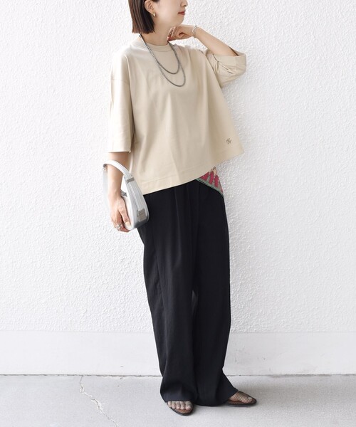 SHIPS(シップス)の「ワンポイント 刺繍 スムース ワイド TEE(Tシャツ/カットソー・レディース・ホワイト/ブラウン/ベージュ・ONE SIZE)」の4枚目の写真