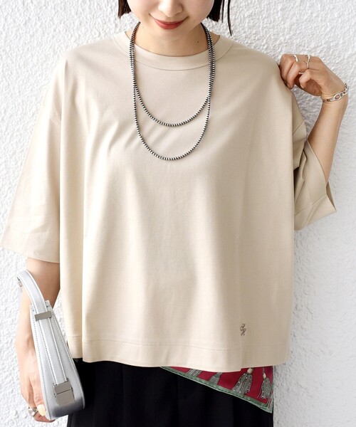 SHIPS(シップス)の「ワンポイント 刺繍 スムース ワイド TEE(Tシャツ/カットソー・レディース・ホワイト/ブラウン/ベージュ・ONE SIZE)」の5枚目の写真