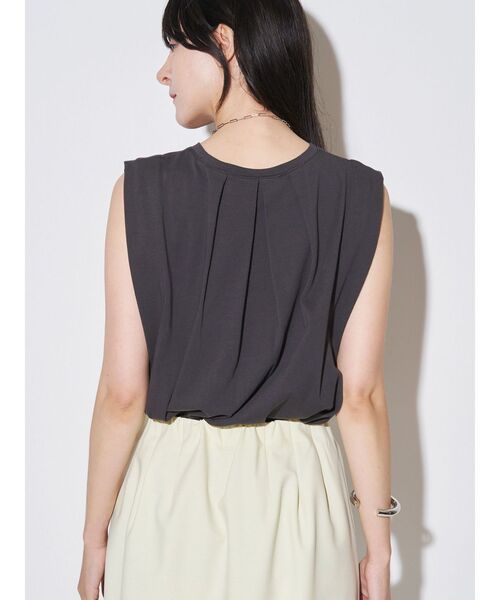 ELENDEEK（エレンディーク）の「テックマテリアルタックカットソー【速乾/汗シミ防止】（Tシャツ/カットソー・レディース・ボルドー/オフホワイト/チャコールグレー・FREE）」の21枚目の写真