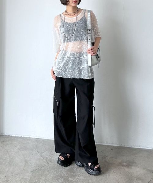 PAGEBOY(ページボーイ)の「カットプリーツシアーT(Tシャツ/カットソー・レディース・オフホワイト/ブラック/サックスブルー・FREE)」の4枚目の写真