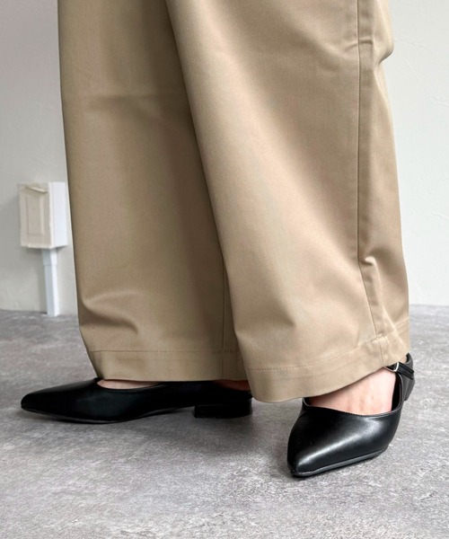 fredy emue（フレディエミュ）の「ツータックワイドストレートチノパンツ（チノパンツ・レディース・ベージュ/ブラック・マルチサイズ）」の21枚目の写真