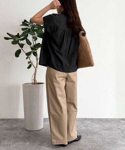 fredy emue（フレディエミュ）の「ツータックワイドストレートチノパンツ（チノパンツ・レディース・ベージュ/ブラック・マルチサイズ）」の6枚目の写真