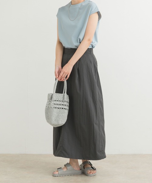 URBAN RESEARCH DOORS（アーバンリサーチドアーズ）の「撥水フレアスカート（スカート・レディース・チャコールグレー/ライトカーキ・MEDIUM）」の2枚目の写真