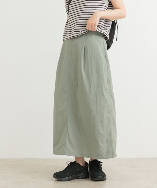 URBAN RESEARCH DOORS（アーバンリサーチドアーズ）の「撥水フレアスカート（スカート・レディース・チャコールグレー/ライトカーキ・MEDIUM）」の7枚目の写真