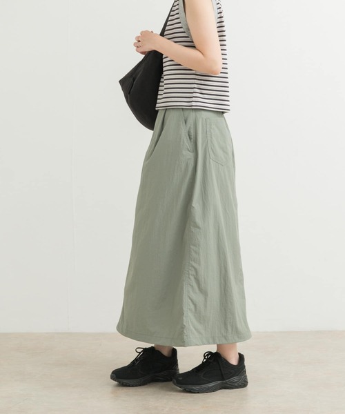 URBAN RESEARCH DOORS（アーバンリサーチドアーズ）の「撥水フレアスカート（スカート・レディース・チャコールグレー/ライトカーキ・MEDIUM）」の8枚目の写真