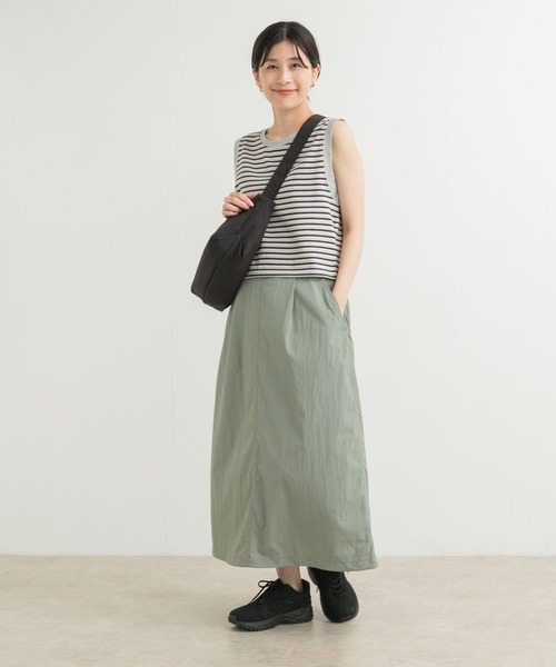 URBAN RESEARCH DOORS（アーバンリサーチドアーズ）の「撥水フレアスカート（スカート・レディース・チャコールグレー/ライトカーキ・MEDIUM）」の11枚目の写真