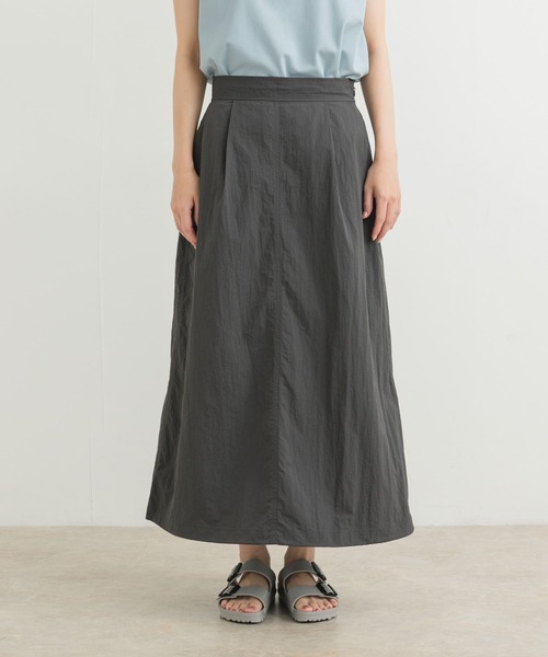 URBAN RESEARCH DOORS（アーバンリサーチドアーズ）の「撥水フレアスカート（スカート・レディース・チャコールグレー/ライトカーキ・MEDIUM）」の13枚目の写真