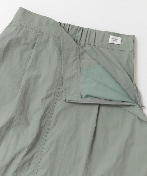 URBAN RESEARCH DOORS（アーバンリサーチドアーズ）の「撥水フレアスカート（スカート・レディース・チャコールグレー/ライトカーキ・MEDIUM）」の18枚目の写真