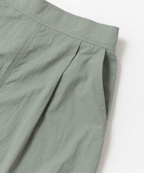 URBAN RESEARCH DOORS（アーバンリサーチドアーズ）の「撥水フレアスカート（スカート・レディース・チャコールグレー/ライトカーキ・MEDIUM）」の19枚目の写真