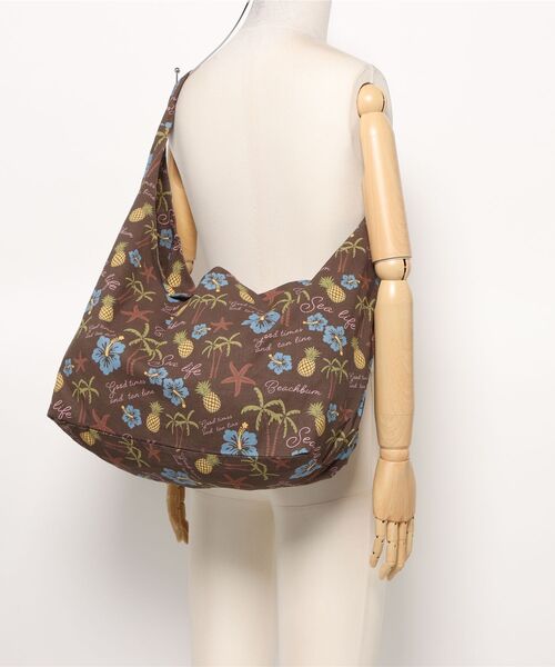 anap mimpi（アナップミンピ）の「リネンライク アロハ柄 2WAY ショルダー バック（ショルダーバッグ・レディース・ネイビー/サックスブルー/ブラウン・FREE）」の17枚目の写真