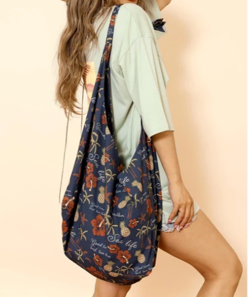 anap mimpi（アナップミンピ）の「リネンライク アロハ柄 2WAY ショルダー バック（ショルダーバッグ・レディース・ネイビー/サックスブルー/ブラウン・FREE）」の3枚目の写真