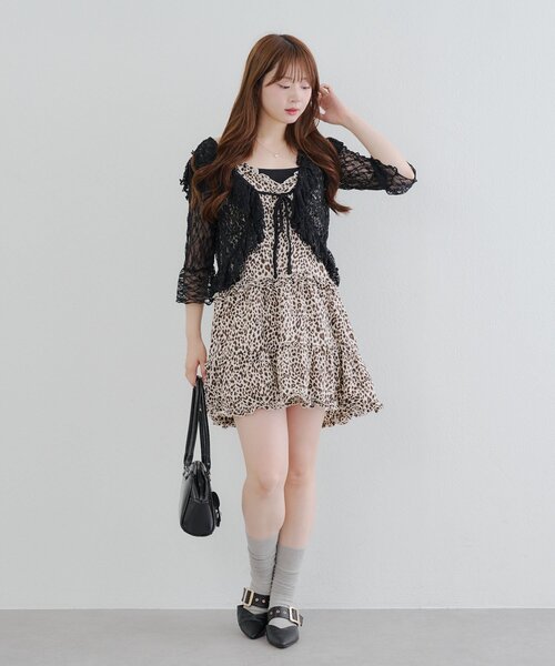 continuer de NICE CLAUP（コンティニューデナイスクラップ）の「ラッフルフリルレースボレロ（カーディガン/ボレロ・レディース・ブラック/アイボリー/オフホワイト・FREE）」の15枚目の写真