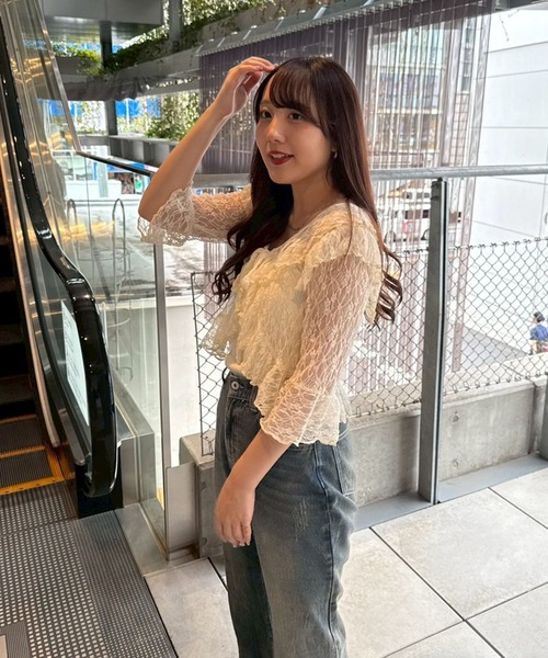 continuer de NICE CLAUP（コンティニューデナイスクラップ）の「ラッフルフリルレースボレロ（カーディガン/ボレロ・レディース・ブラック/アイボリー/オフホワイト・FREE）」の5枚目の写真