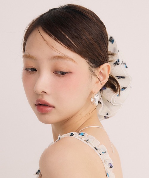 EIMY ISTOIRE（エイミーイストワール）の「ジャガードシュシュ（シュシュ・レディース・ブラック/ホワイト・F）」の4枚目の写真
