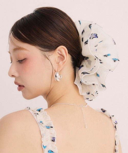EIMY ISTOIRE（エイミーイストワール）の「ジャガードシュシュ（シュシュ・レディース・ブラック/ホワイト・F）」の3枚目の写真
