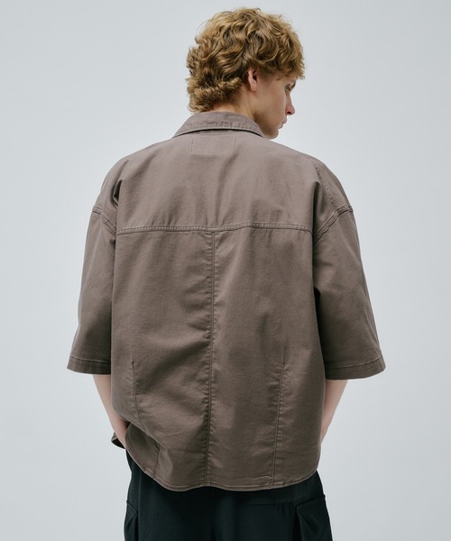 PUBLIC TOKYO(パブリックトウキョウ)の「SHIOTA BASICカラーハーフシャツ /夏服/半袖/ウォッシャブル/ストレッチ(シャツ/ブラウス・メンズ・ブラウン/ブルー/ライトグリーン・1/2)」の21枚目の写真